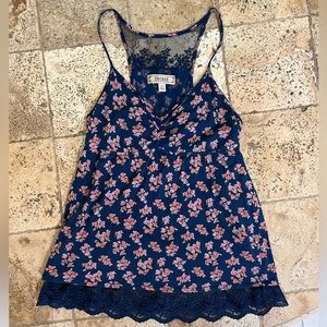 Decree floral and lace tank top. Size large.